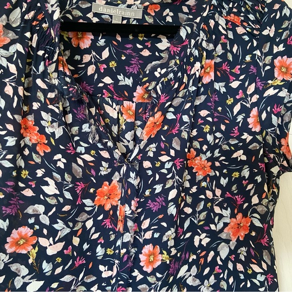 Daniel Rainn - Bernal Split Neck Blouse - Picture 4 of 14